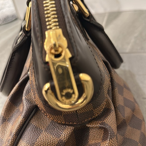 EUC Louis Vuitton Damier Ebene Trevi PM w/ Strap - Picture 13 of 17
